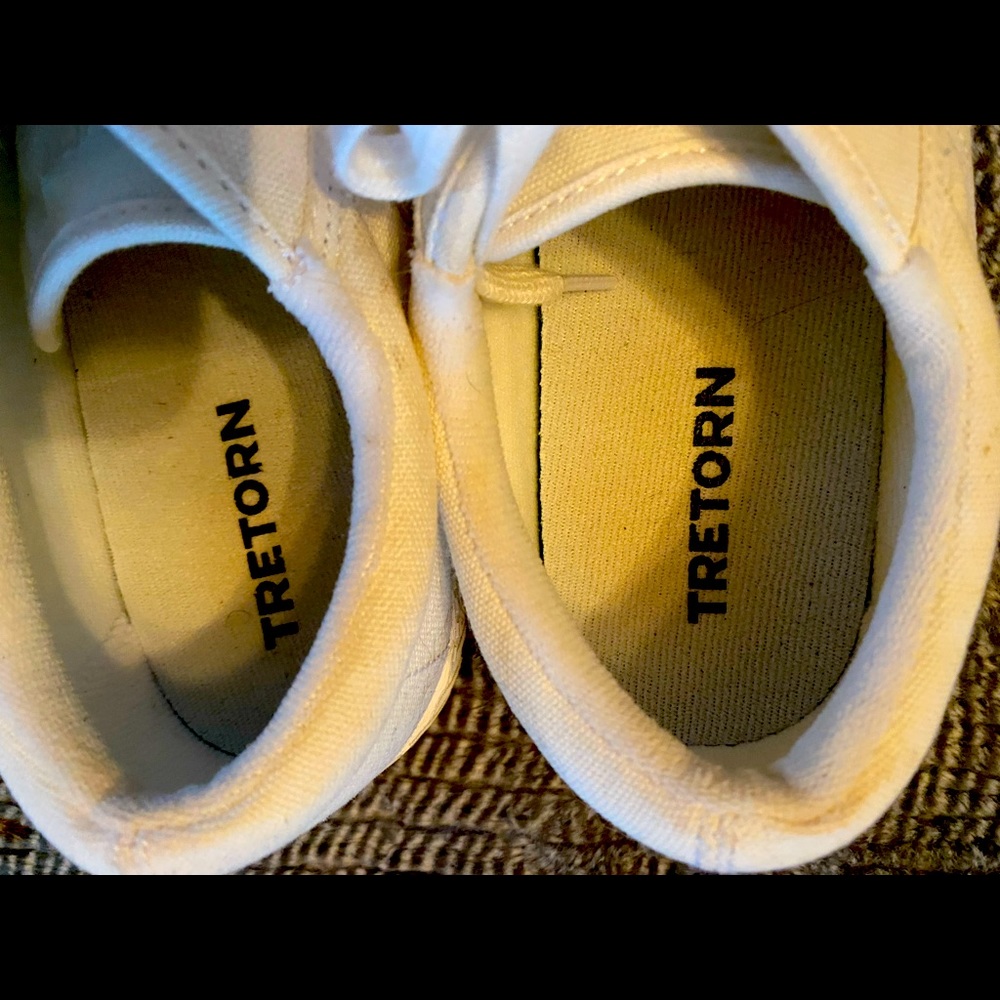 Brand new tretorns never worn